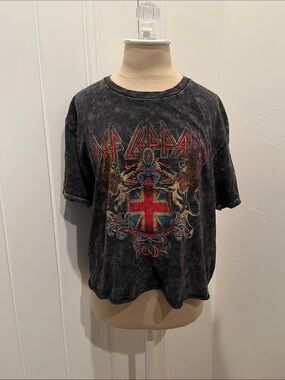 Def Leppard Graphic Tee with Union Jack  Crest